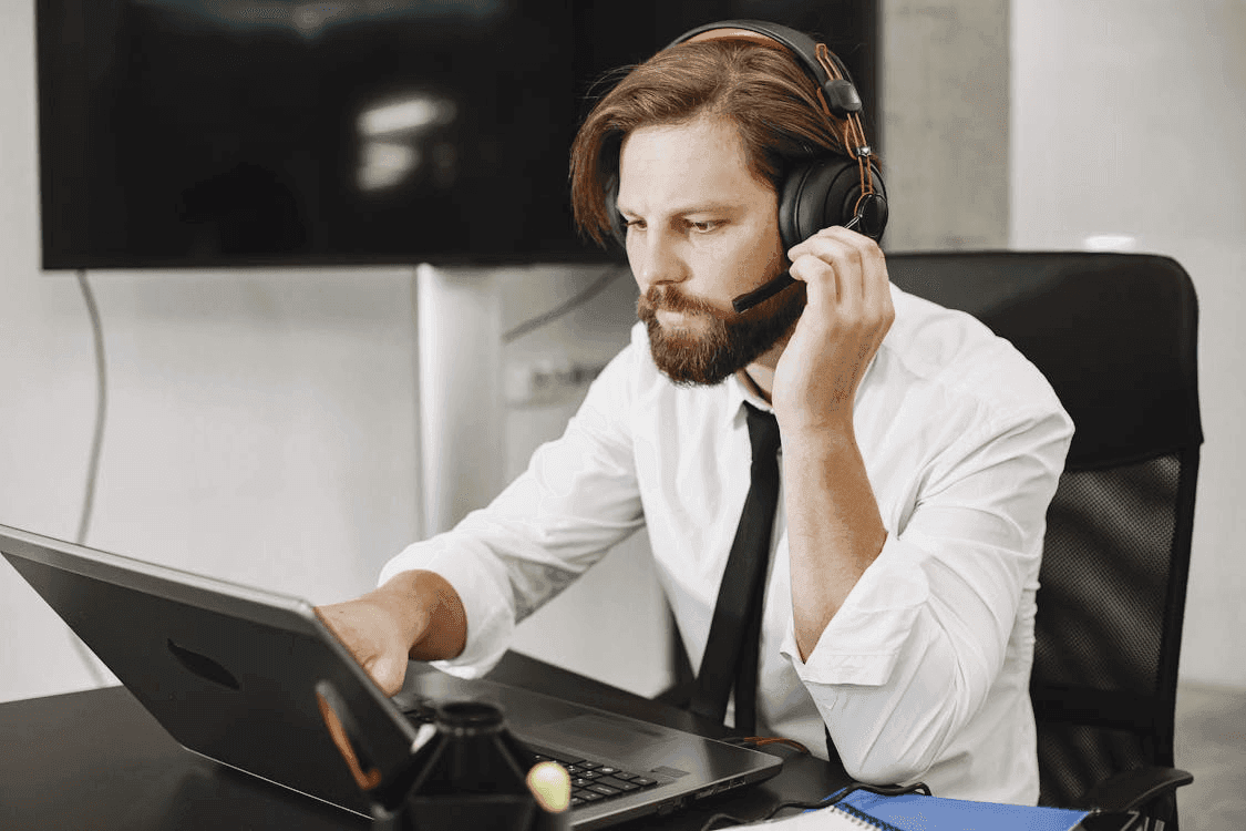 Expert support agent ready to help with your GPS tracker questions
